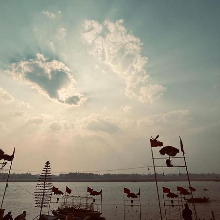 Tandon Lodge On The Ganga Ghat Homestay バラナシ エクステリア 写真