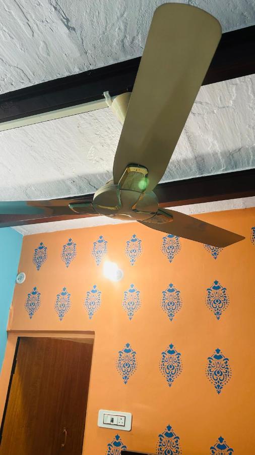 Tandon Lodge On The Ganga Ghat Homestay バラナシ エクステリア 写真