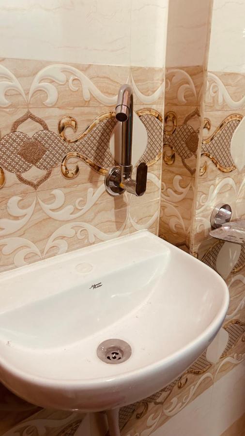 Tandon Lodge On The Ganga Ghat Homestay バラナシ エクステリア 写真