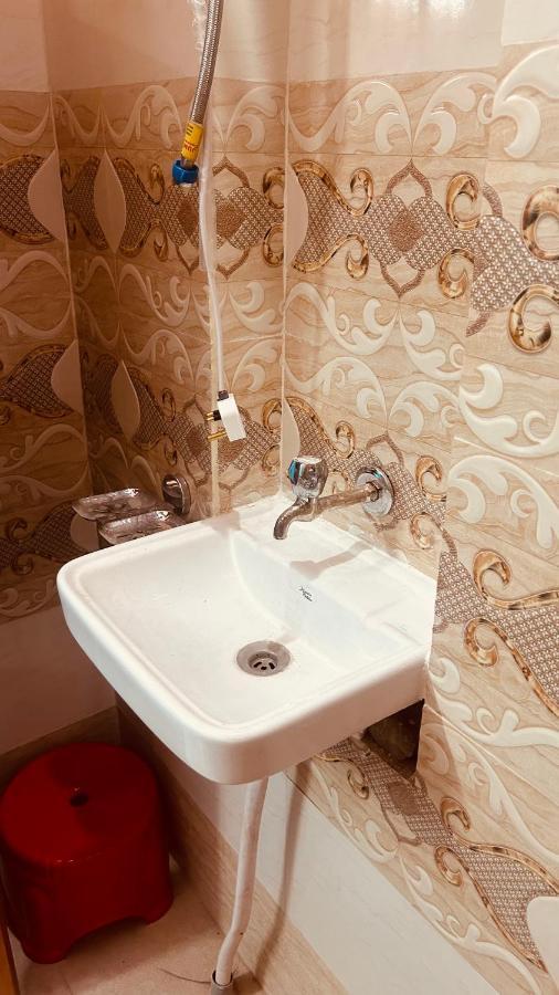 Tandon Lodge On The Ganga Ghat Homestay バラナシ エクステリア 写真