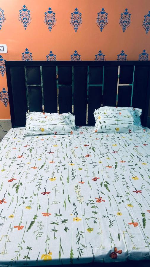 Tandon Lodge On The Ganga Ghat Homestay バラナシ エクステリア 写真