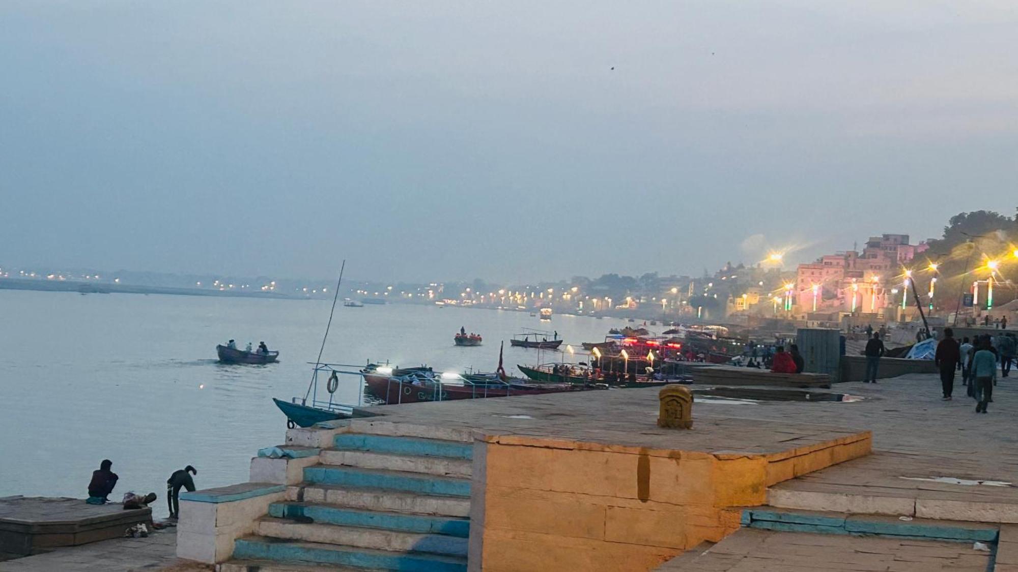 Tandon Lodge On The Ganga Ghat Homestay バラナシ エクステリア 写真