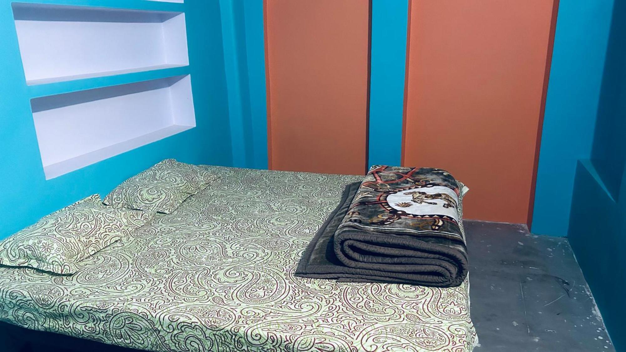Tandon Lodge On The Ganga Ghat Homestay バラナシ エクステリア 写真