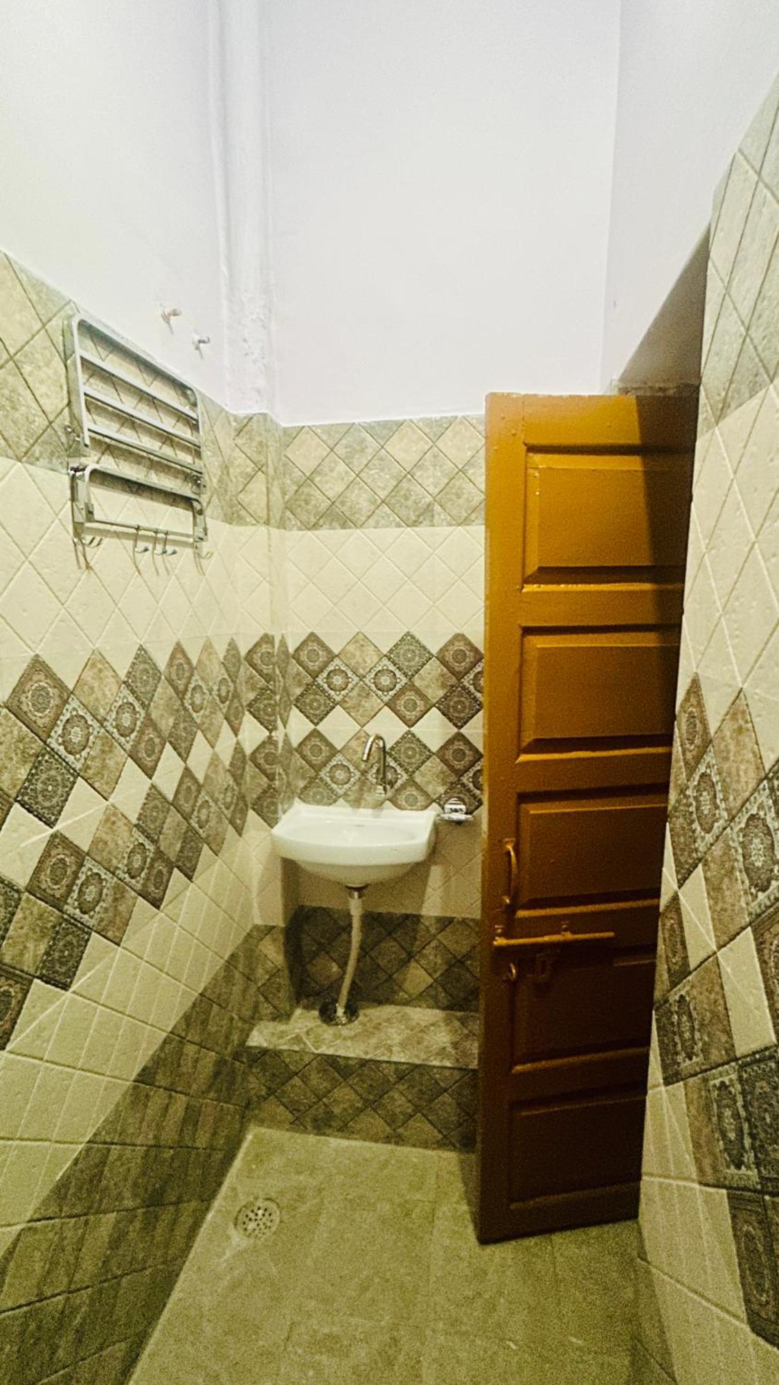 Tandon Lodge On The Ganga Ghat Homestay バラナシ エクステリア 写真