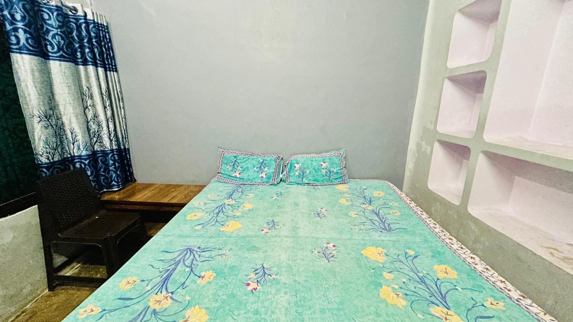 Tandon Lodge On The Ganga Ghat Homestay バラナシ エクステリア 写真
